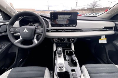 2026 Mitsubishi Outlander SE