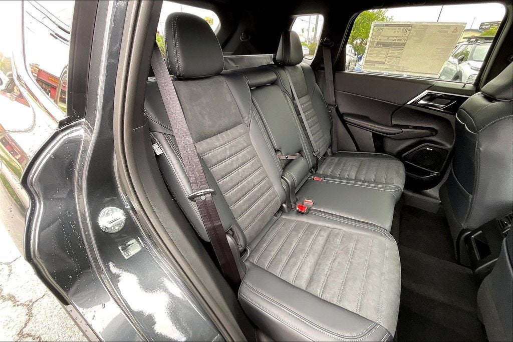 2026 Mitsubishi Outlander LE