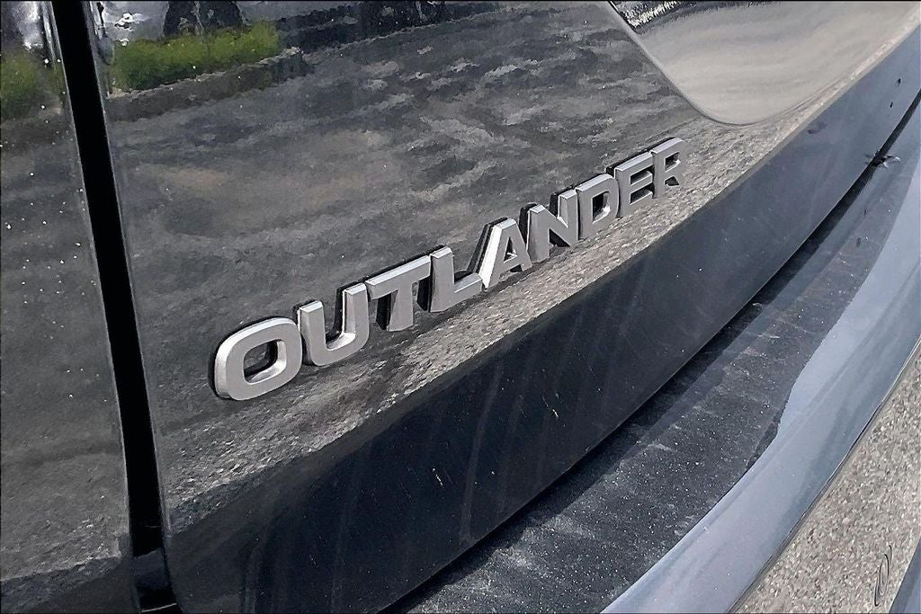 2026 Mitsubishi Outlander LE