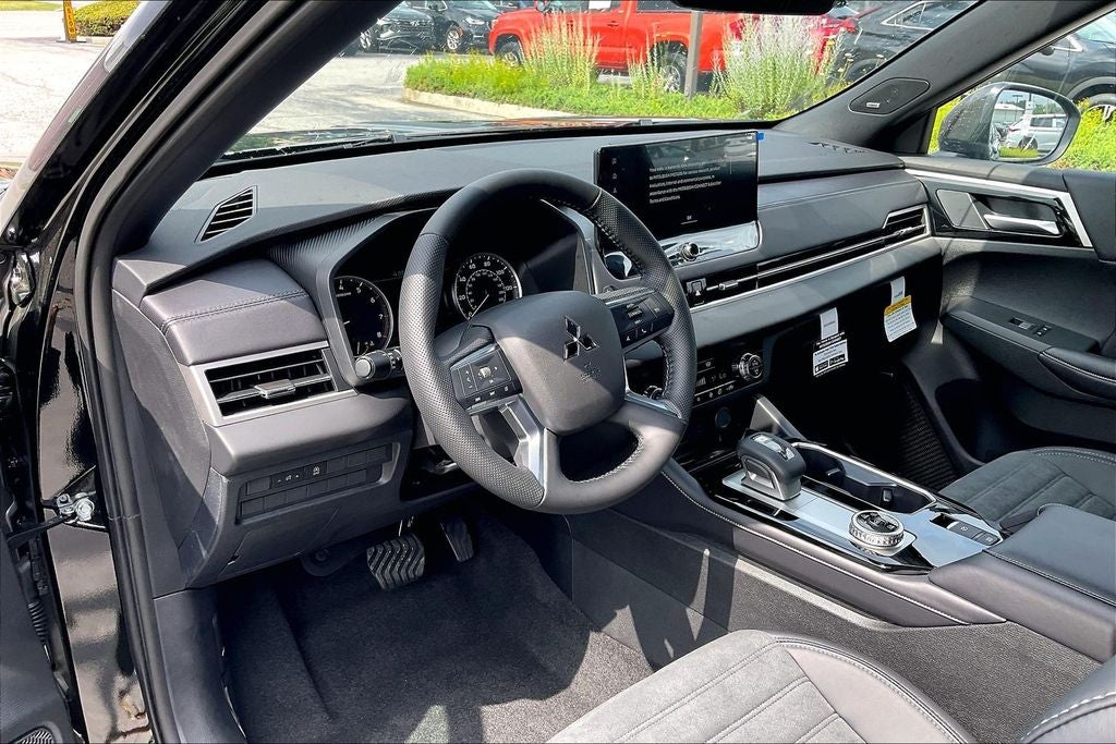 2026 Mitsubishi Outlander LE