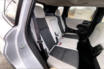 2026 Mitsubishi Outlander SE