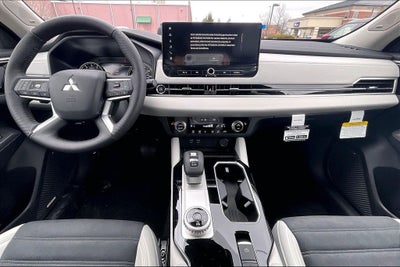 2026 Mitsubishi Outlander SE