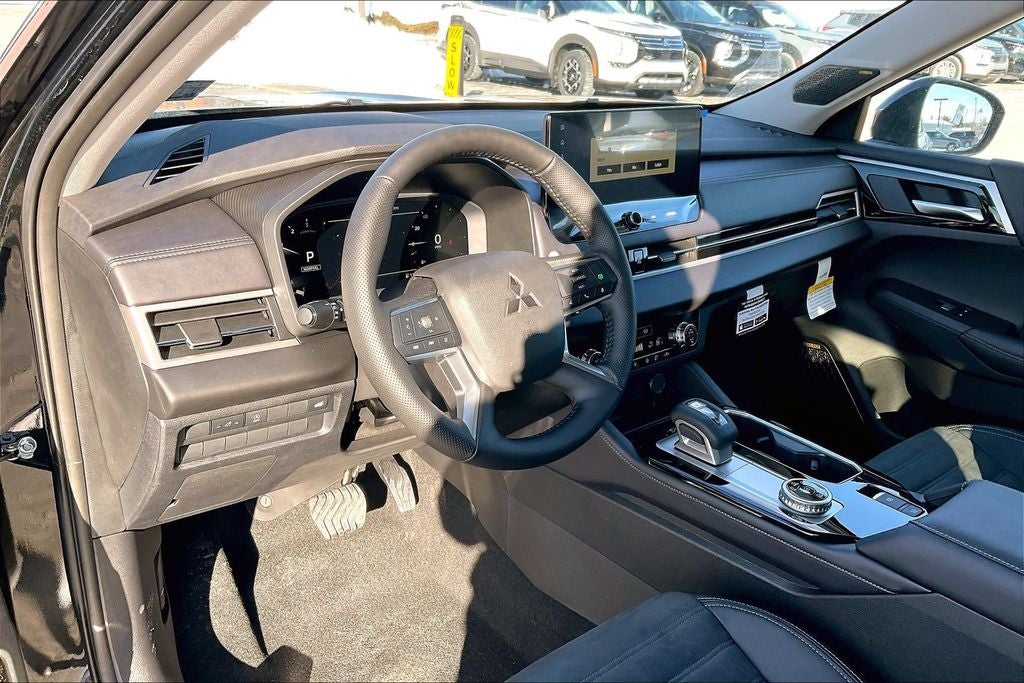 2026 Mitsubishi Outlander SE