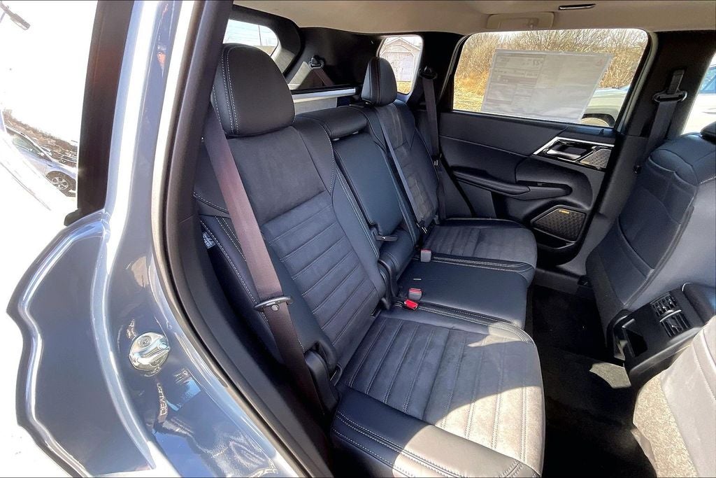 2026 Mitsubishi Outlander SE