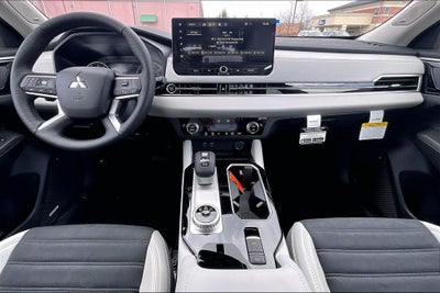 2026 Mitsubishi Outlander SE