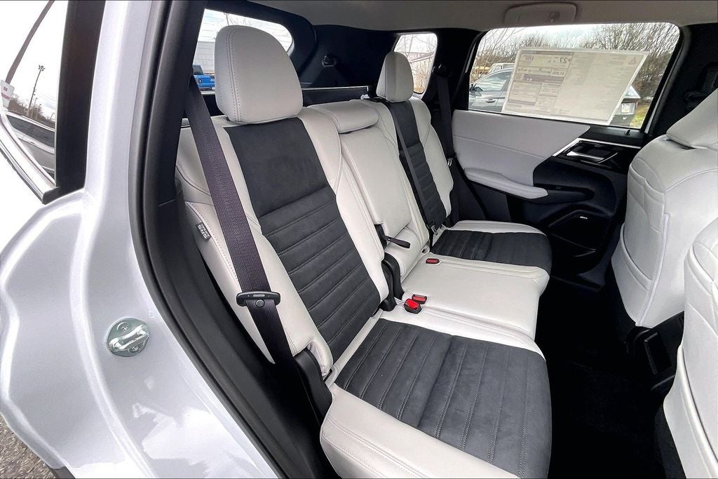 2026 Mitsubishi Outlander SE