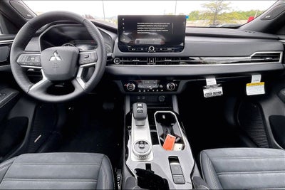 2026 Mitsubishi Outlander LE