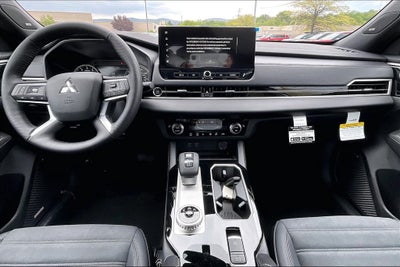 2026 Mitsubishi Outlander LE
