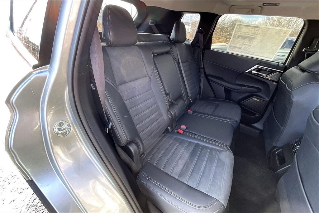 2026 Mitsubishi Outlander SE