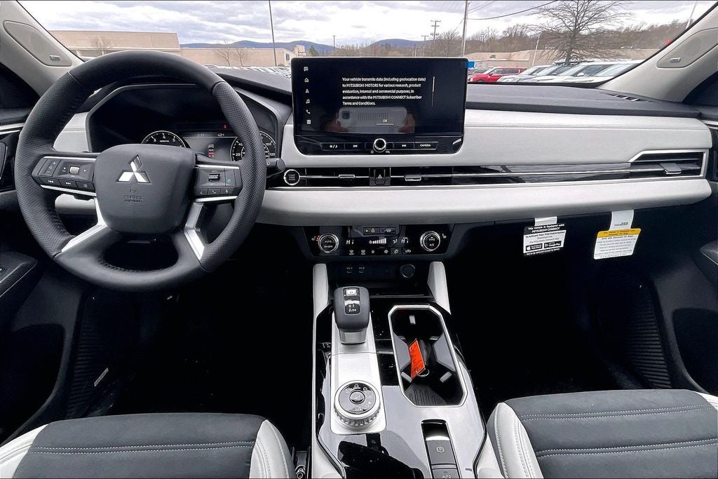 2026 Mitsubishi Outlander SE