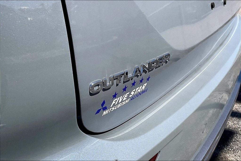 2026 Mitsubishi Outlander SE