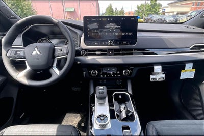 2026 Mitsubishi Outlander LE