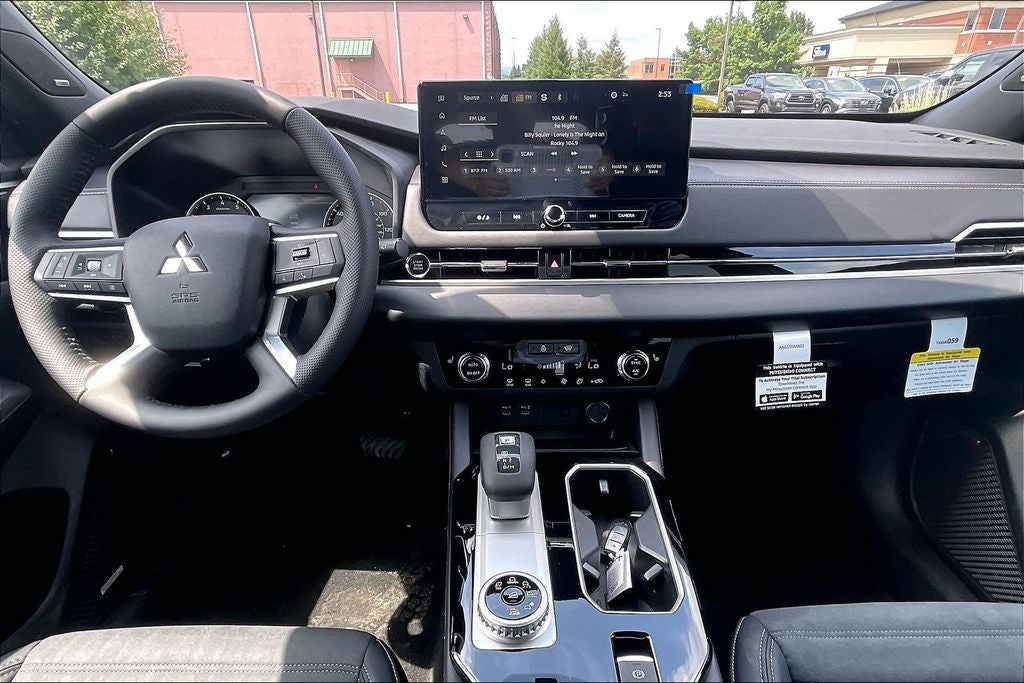 2026 Mitsubishi Outlander LE