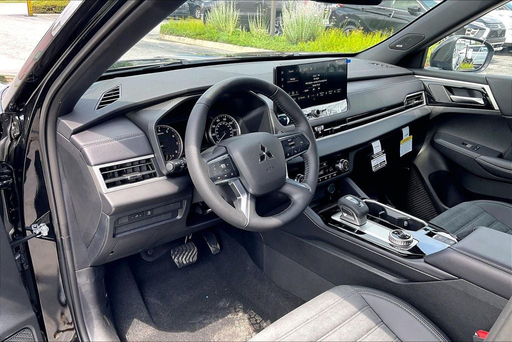 2026 Mitsubishi Outlander LE