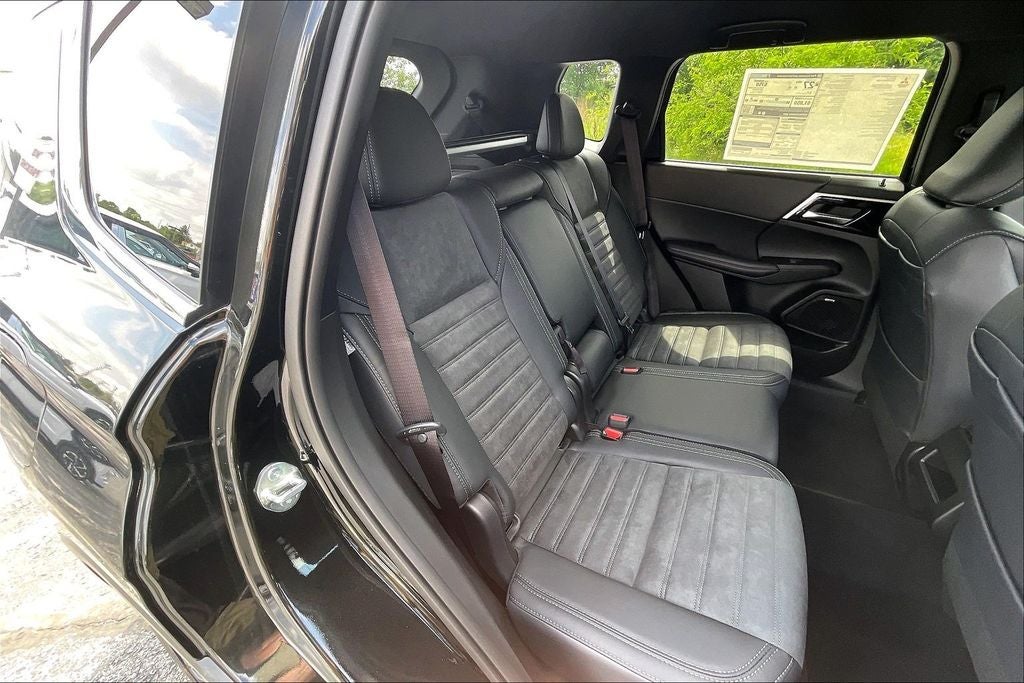 2026 Mitsubishi Outlander LE