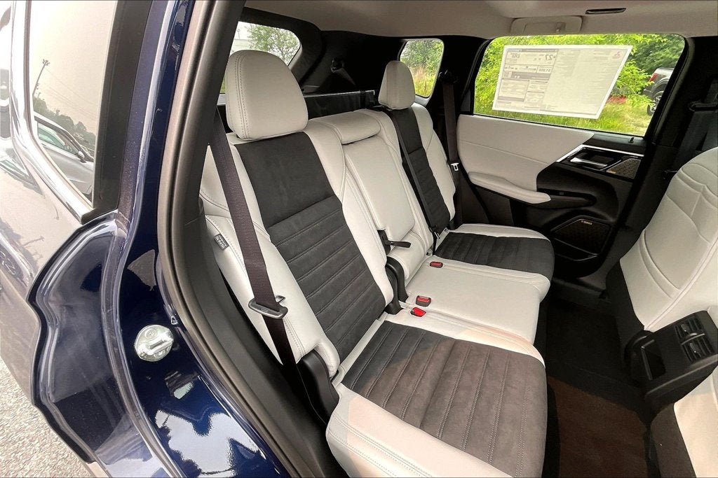 2026 Mitsubishi Outlander SE