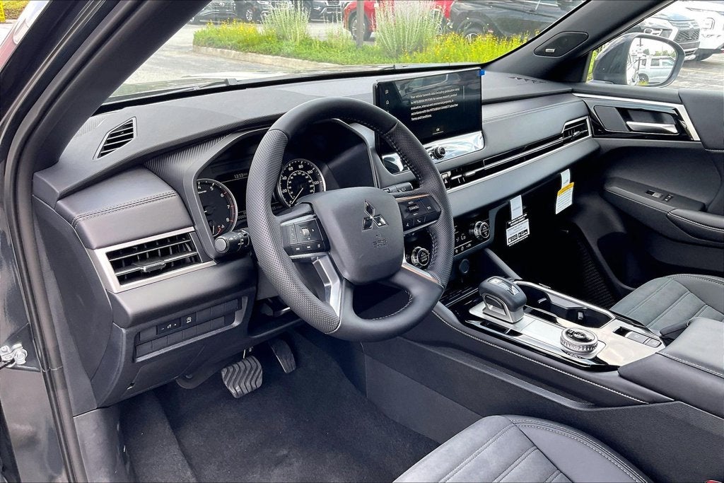 2026 Mitsubishi Outlander LE