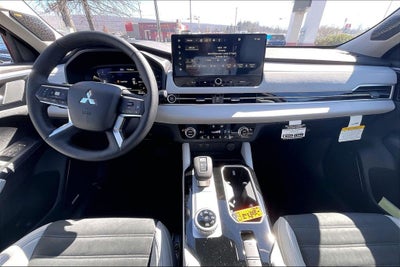 2026 Mitsubishi Outlander SE