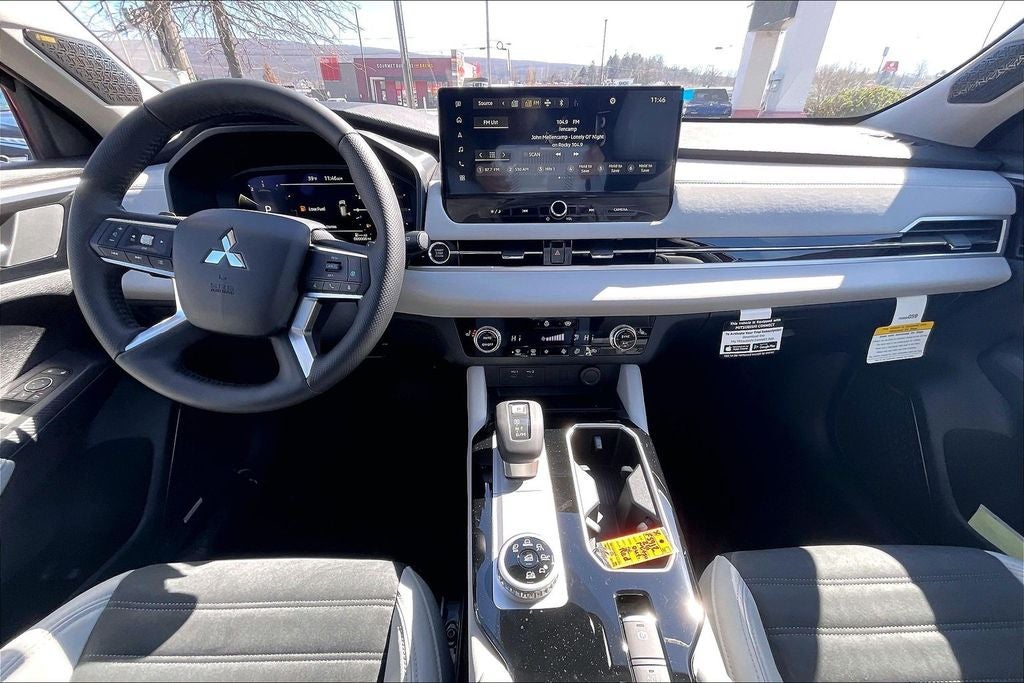 2026 Mitsubishi Outlander SE