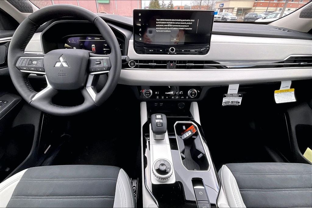 2026 Mitsubishi Outlander SE