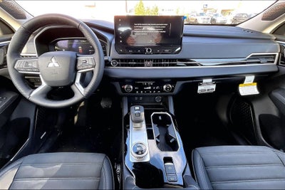 2026 Mitsubishi Outlander SE