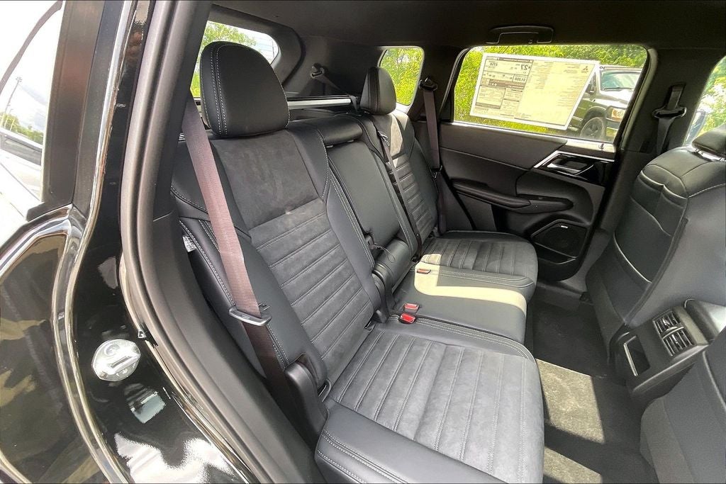 2026 Mitsubishi Outlander LE