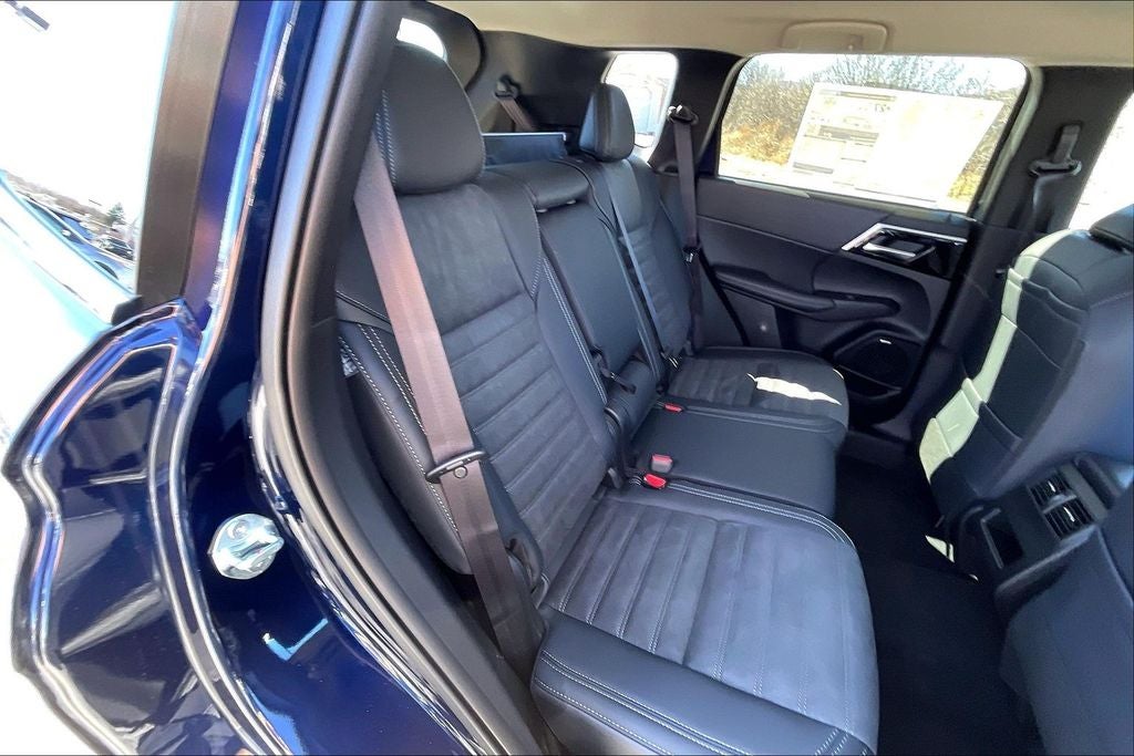 2026 Mitsubishi Outlander SE