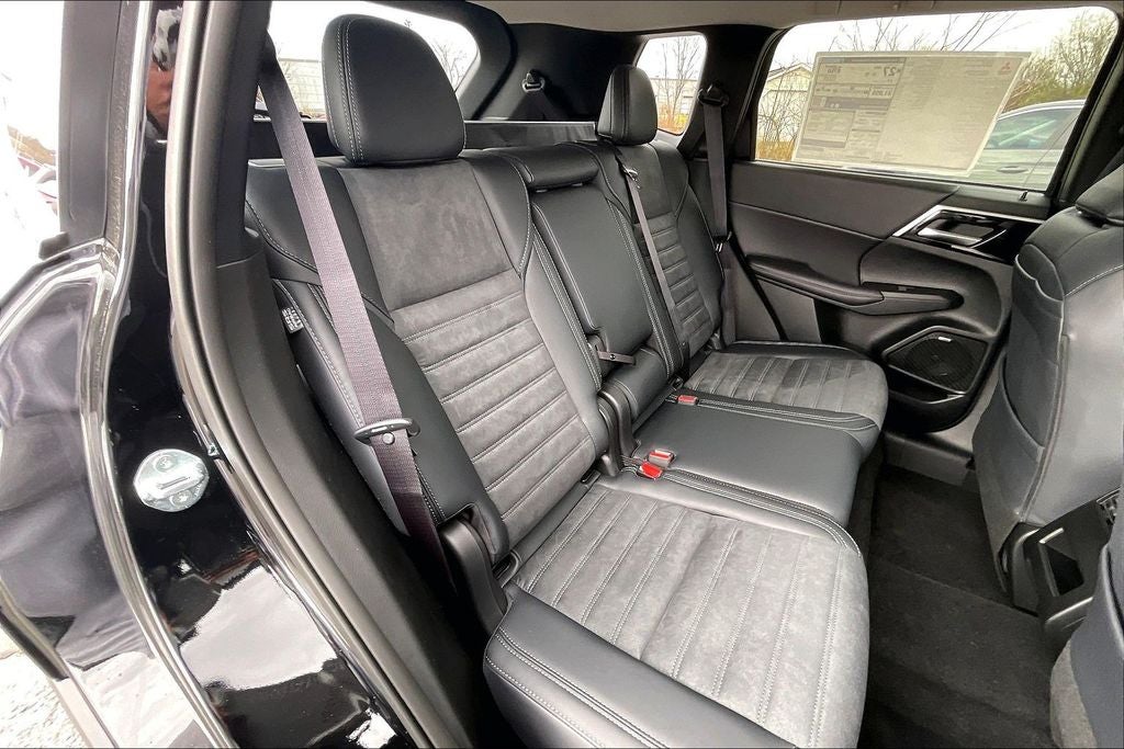 2026 Mitsubishi Outlander SE