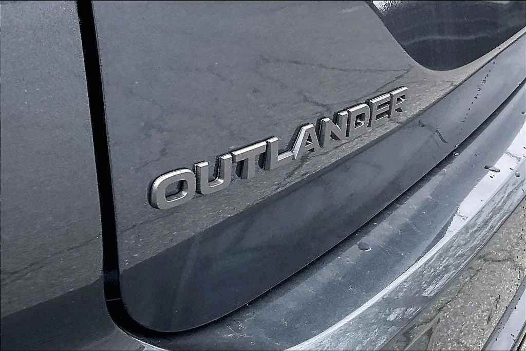 2026 Mitsubishi Outlander LE