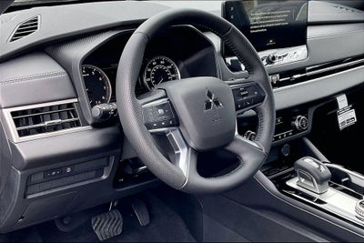 2026 Mitsubishi Outlander LE