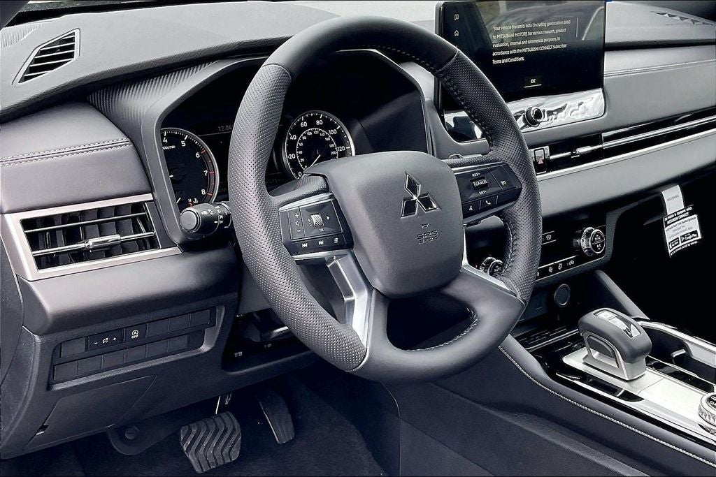 2026 Mitsubishi Outlander LE