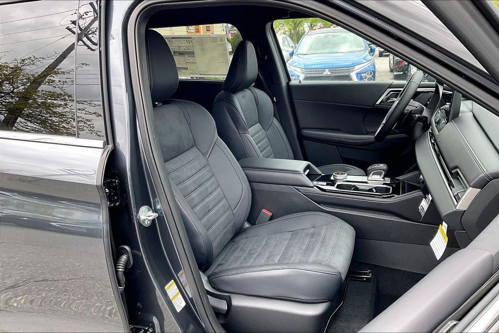 2026 Mitsubishi Outlander LE