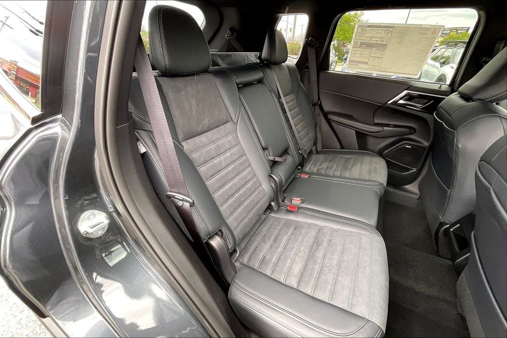 2026 Mitsubishi Outlander LE