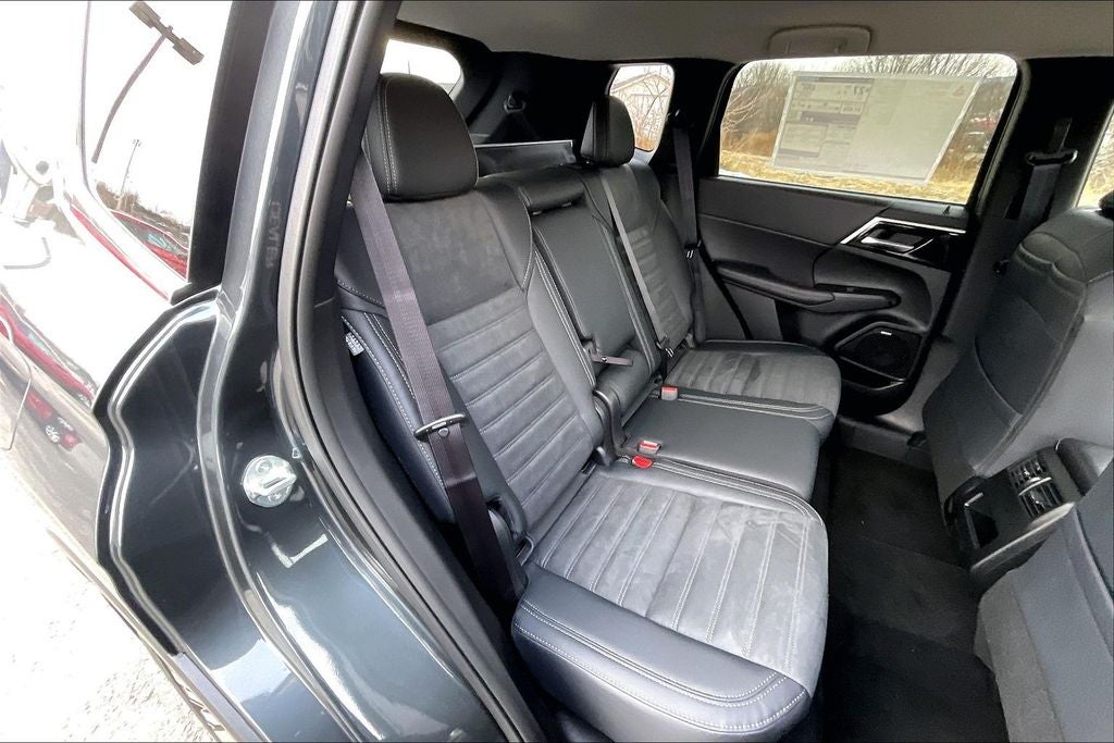 2026 Mitsubishi Outlander SE