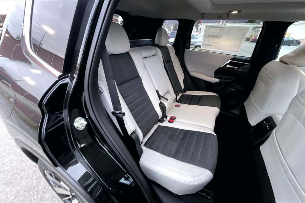 2026 Mitsubishi Outlander SE