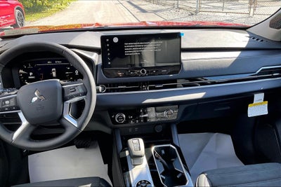 2026 Mitsubishi Outlander SE