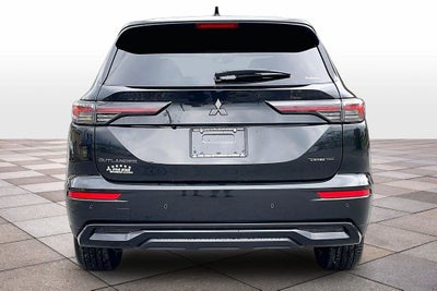 2026 Mitsubishi Outlander LE