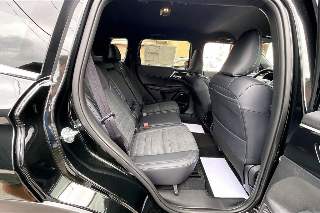 2026 Mitsubishi Outlander LE