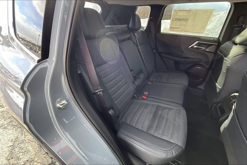 2026 Mitsubishi Outlander SE