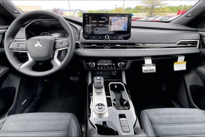 2026 Mitsubishi Outlander LE