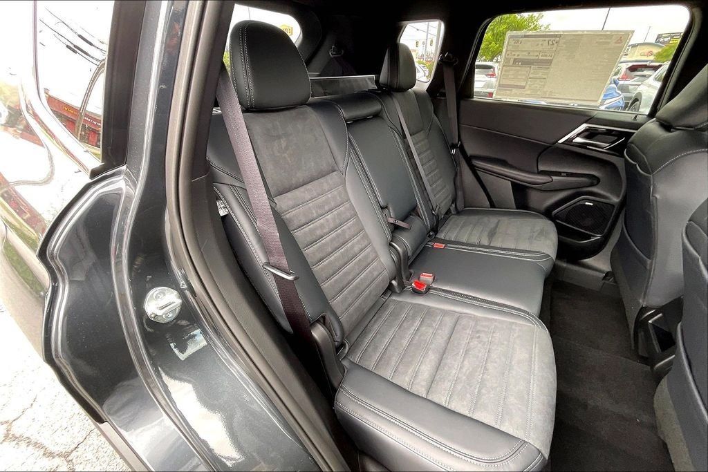 2026 Mitsubishi Outlander LE