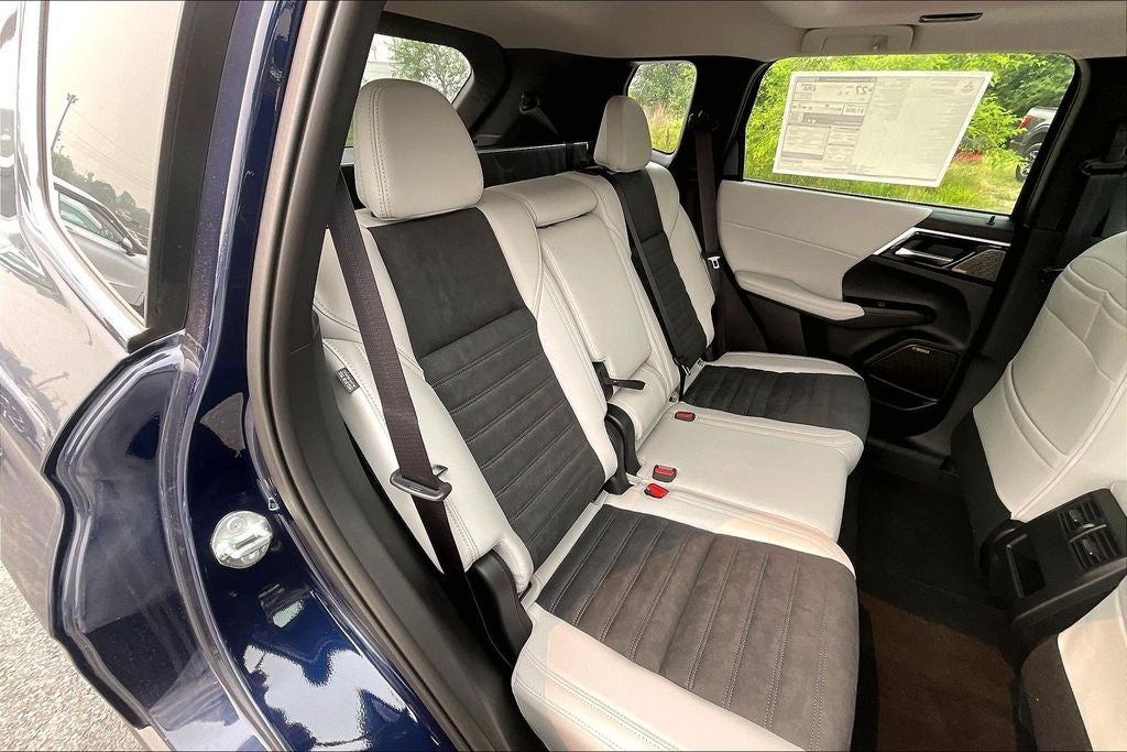 2026 Mitsubishi Outlander SE