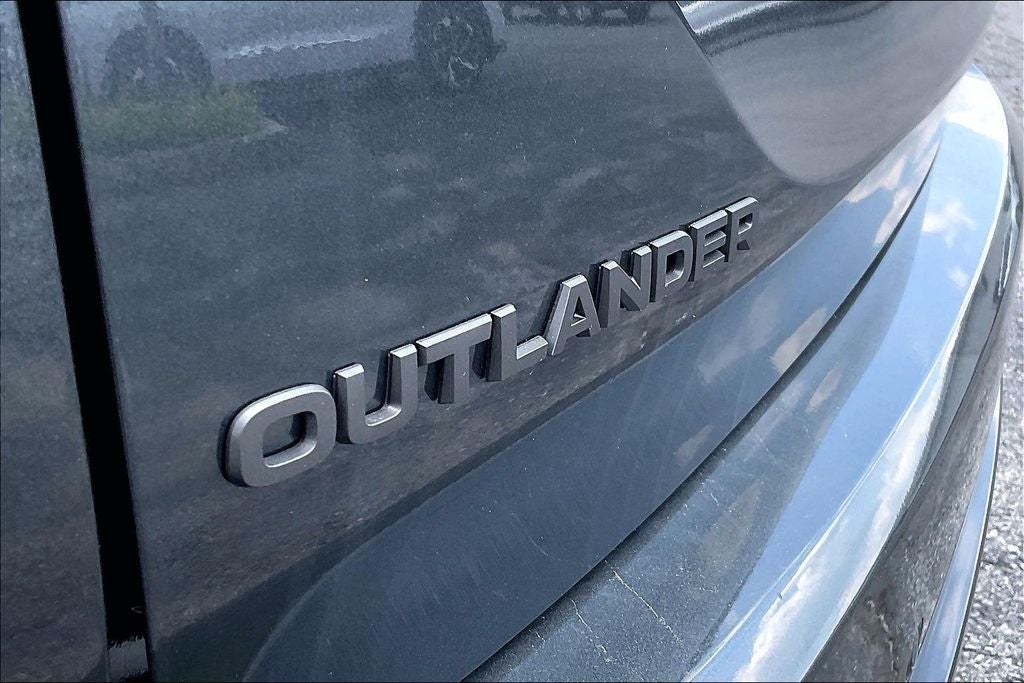 2026 Mitsubishi Outlander LE