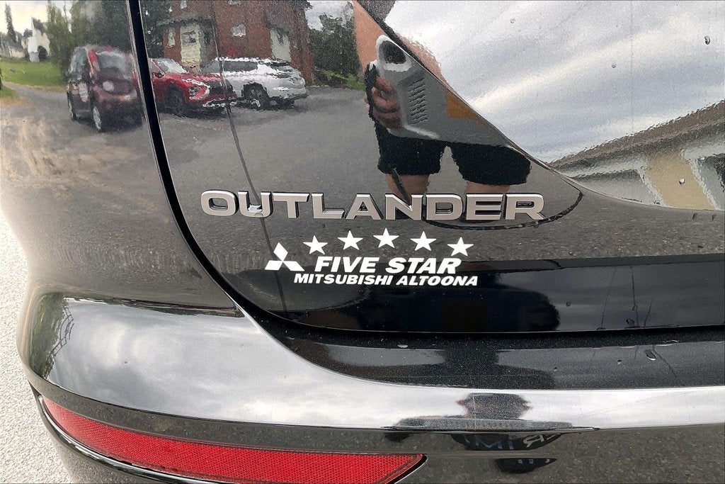 2026 Mitsubishi Outlander LE
