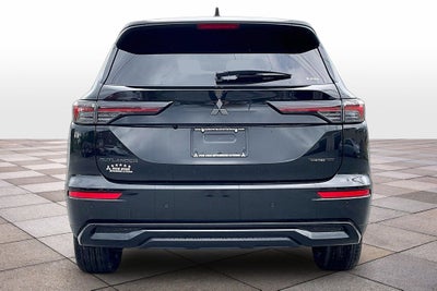 2026 Mitsubishi Outlander LE