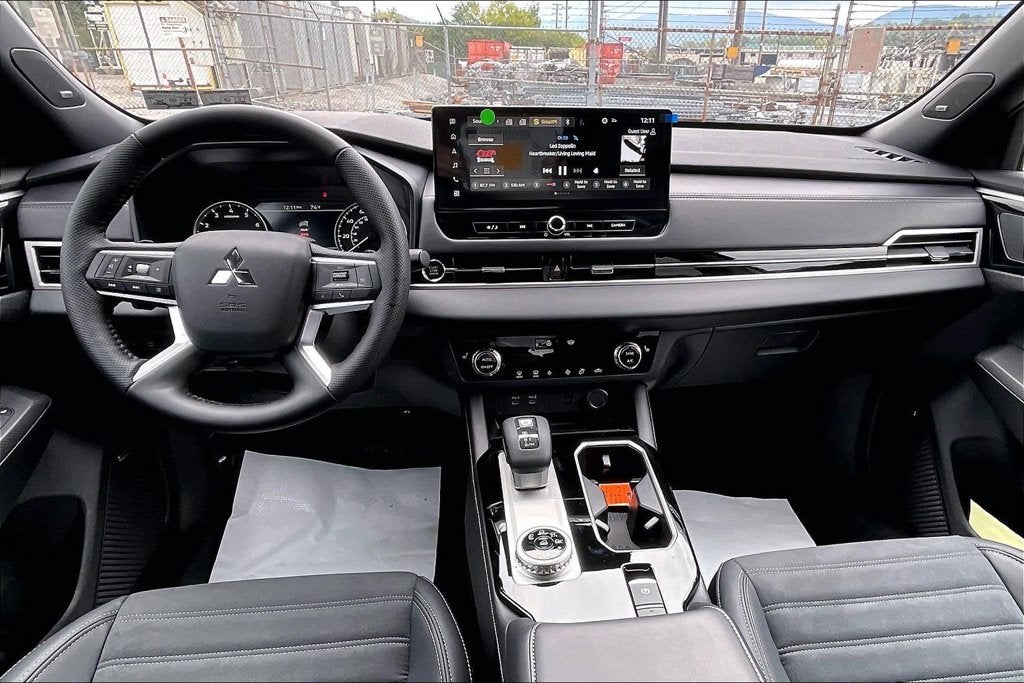 2026 Mitsubishi Outlander LE