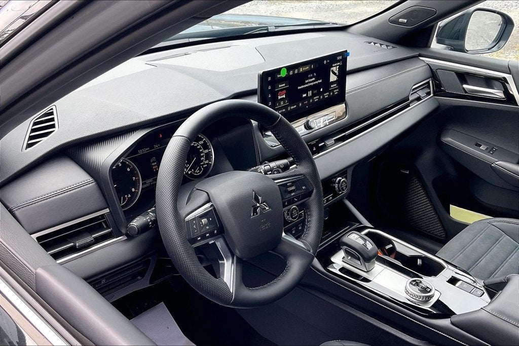 2026 Mitsubishi Outlander LE