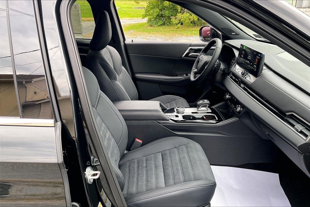 2026 Mitsubishi Outlander LE