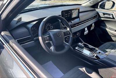 2027 Mitsubishi Outlander LE