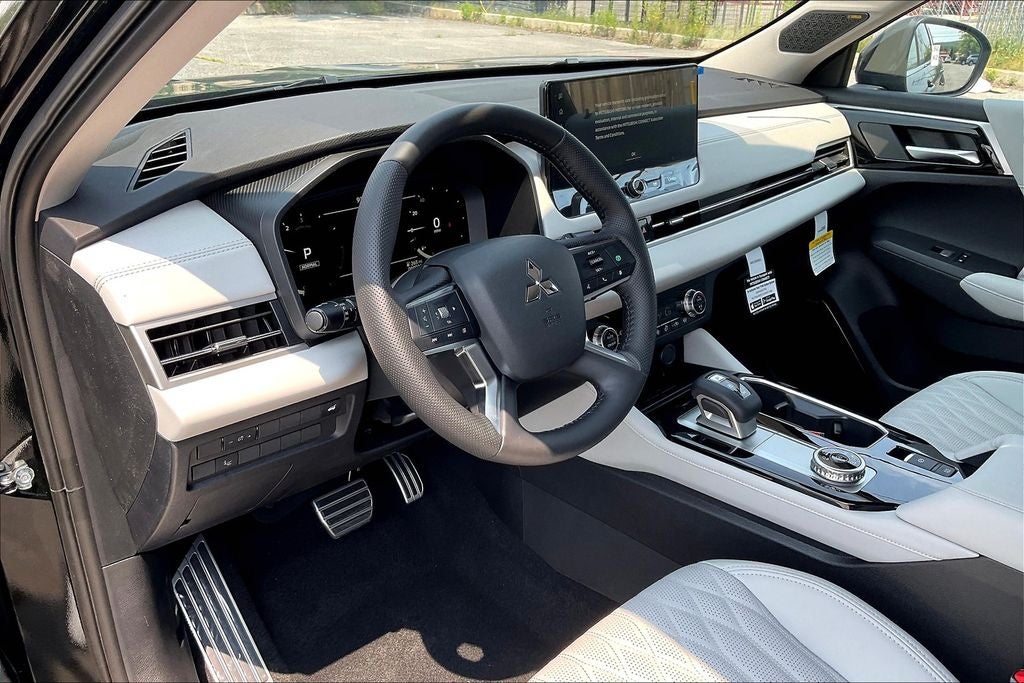 2025 Mitsubishi Outlander Platinum Edition